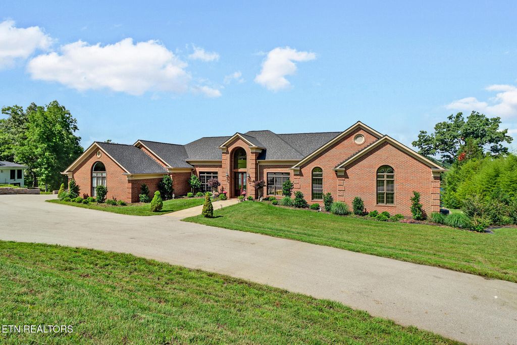 Photo of 1042 Holiday Drive, Crossville, TN 38555 (MLS # 1305793)