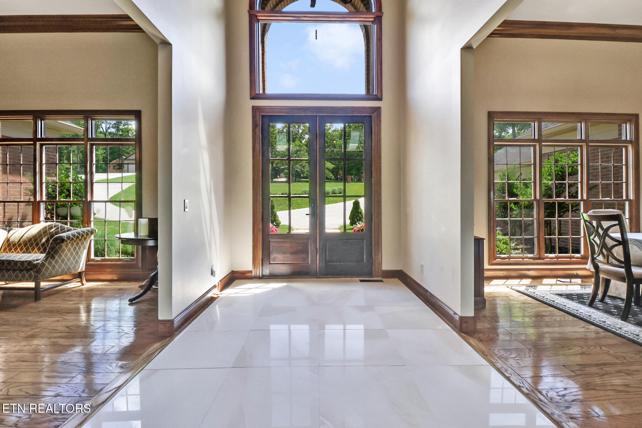 1042 Holiday Drive