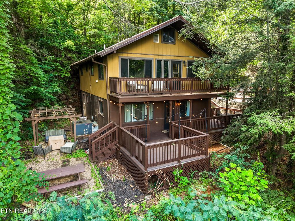 Photo of 552 Galloway Lane, Gatlinburg, TN 37738 (MLS # 1348763)