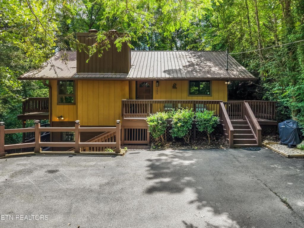 Photo of 552 Galloway Lane, Gatlinburg, TN 37738 (MLS # 1348763)
