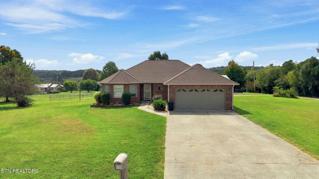 Photo of 114 St Paul Drive, Dandridge, TN 37725 (MLS # 1354190)