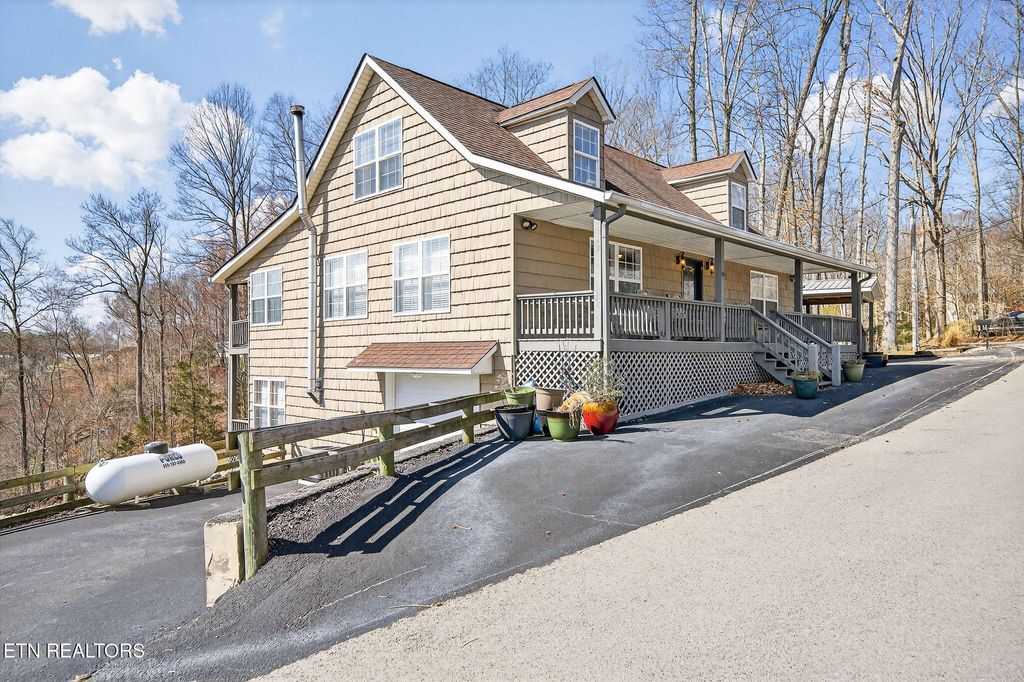 Photo of 1020 Eastridge Drive, Byrdstown, TN 38549 (MLS # 1332166)