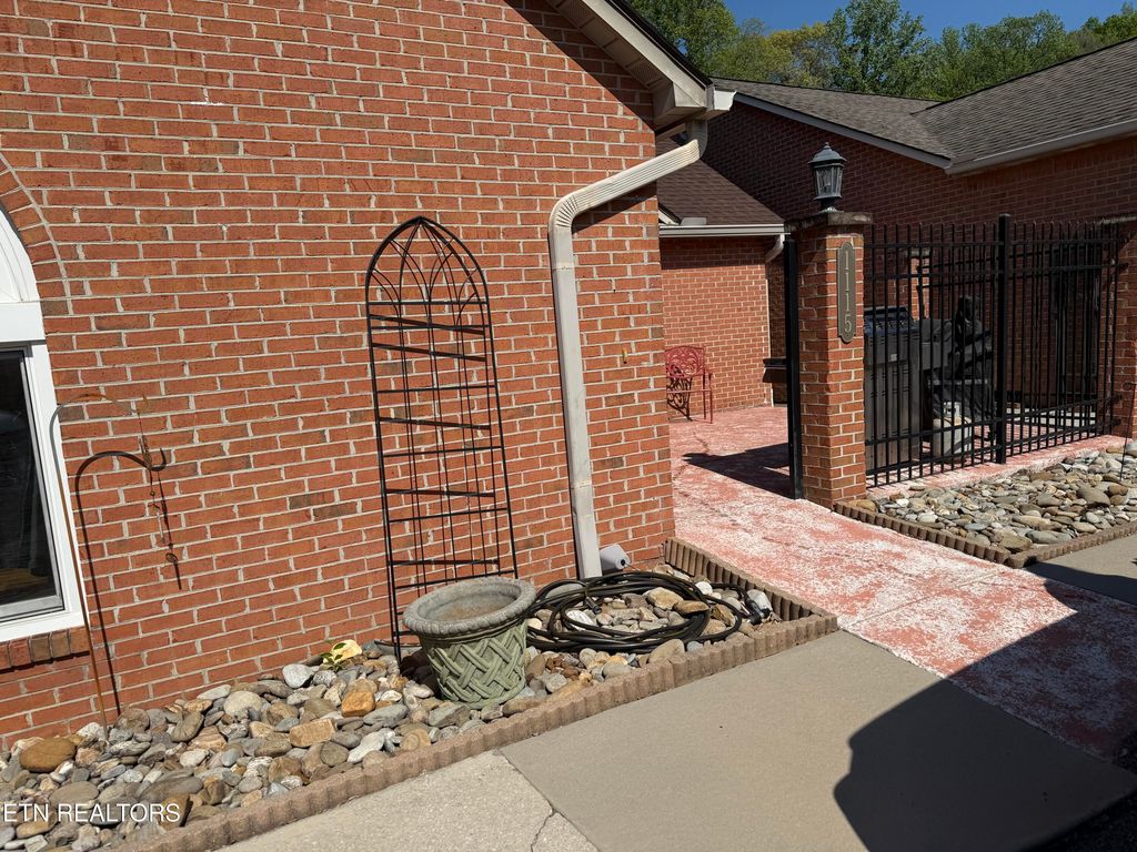 Photo of 1115 Fairgrounds Court #1115, Kingston, TN 37763 (MLS # 1336565)