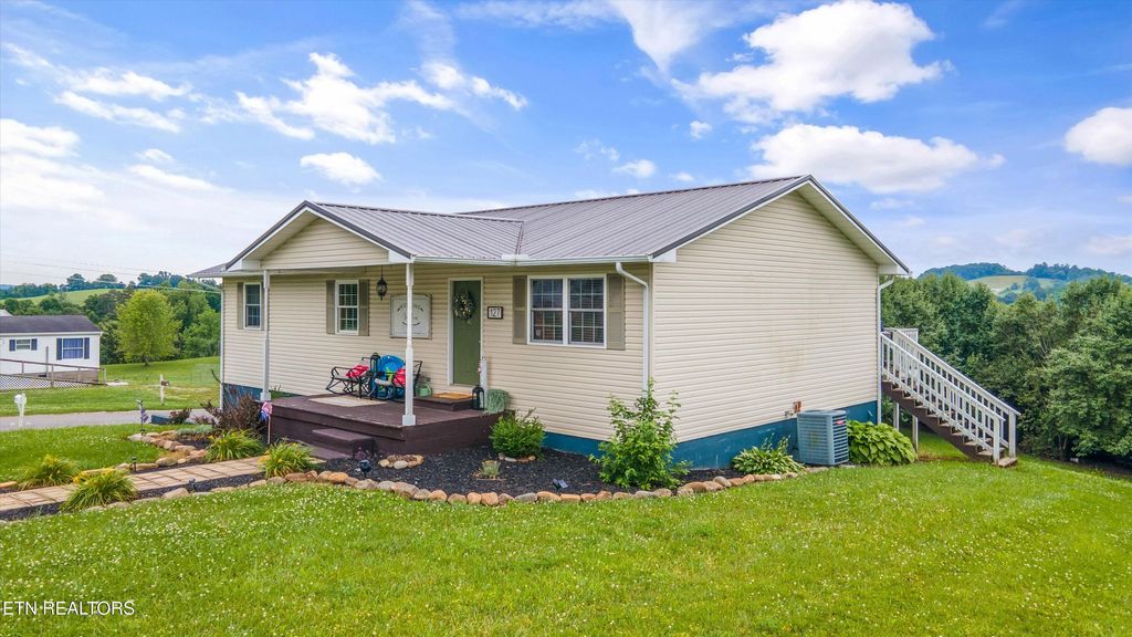 Photo of 127 Jonathan Lane, New Tazewell, TN 37825 (MLS # 1293260)