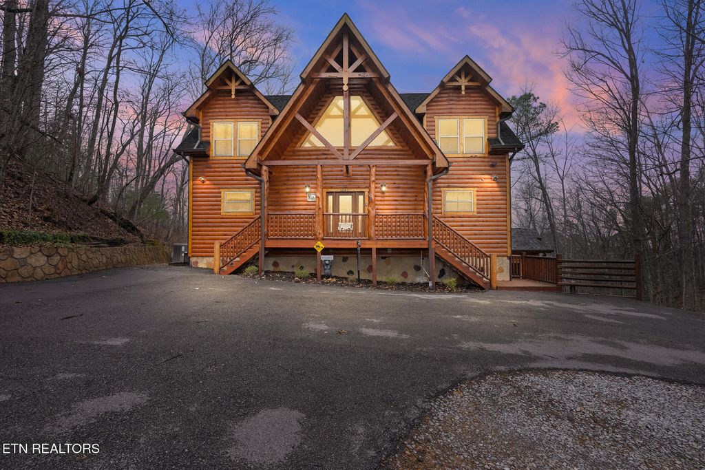 Photo of 1041 Vista Drive, Gatlinburg, TN 37738 (MLS # 1330937)