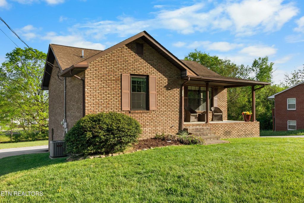 Photo of 939 Fowler St, Clinton, TN 37716 (MLS # 1336752)