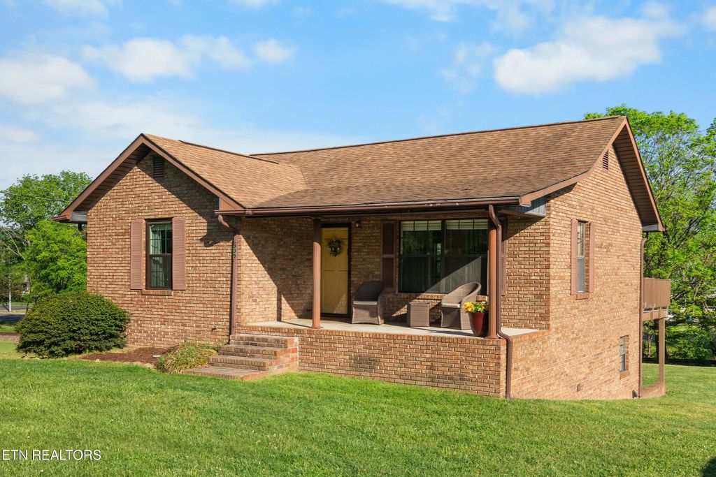Photo of 939 Fowler St, Clinton, TN 37716 (MLS # 1336752)