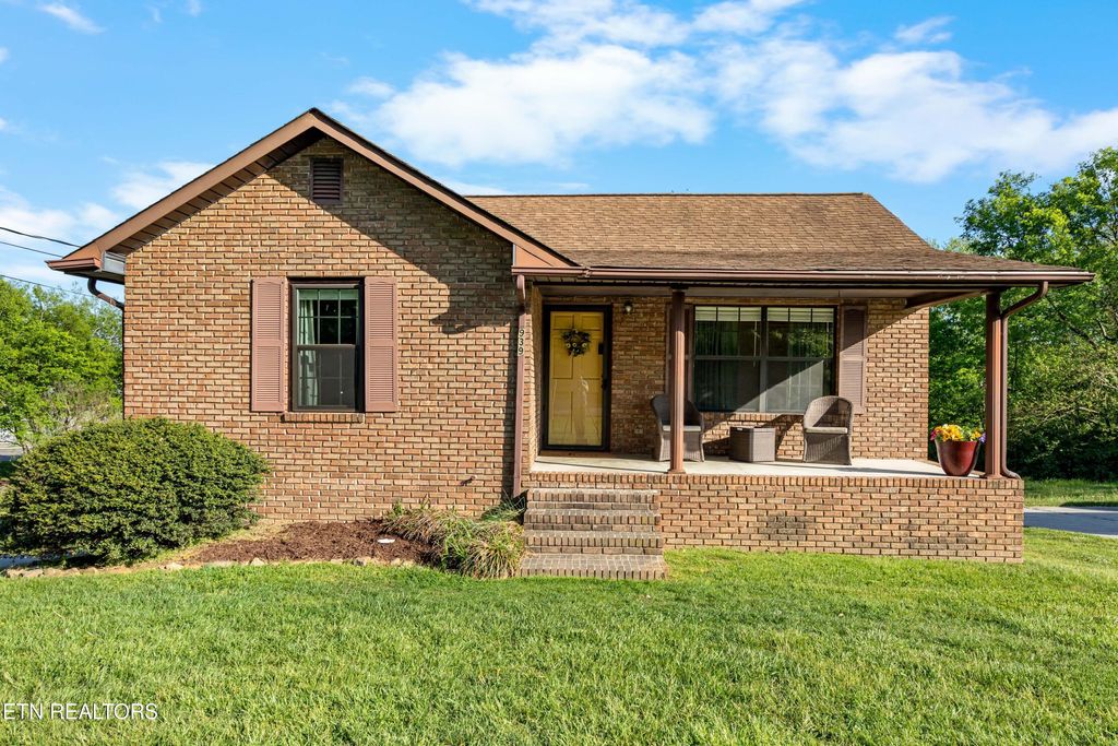 Photo of 939 Fowler St, Clinton, TN 37716 (MLS # 1336752)