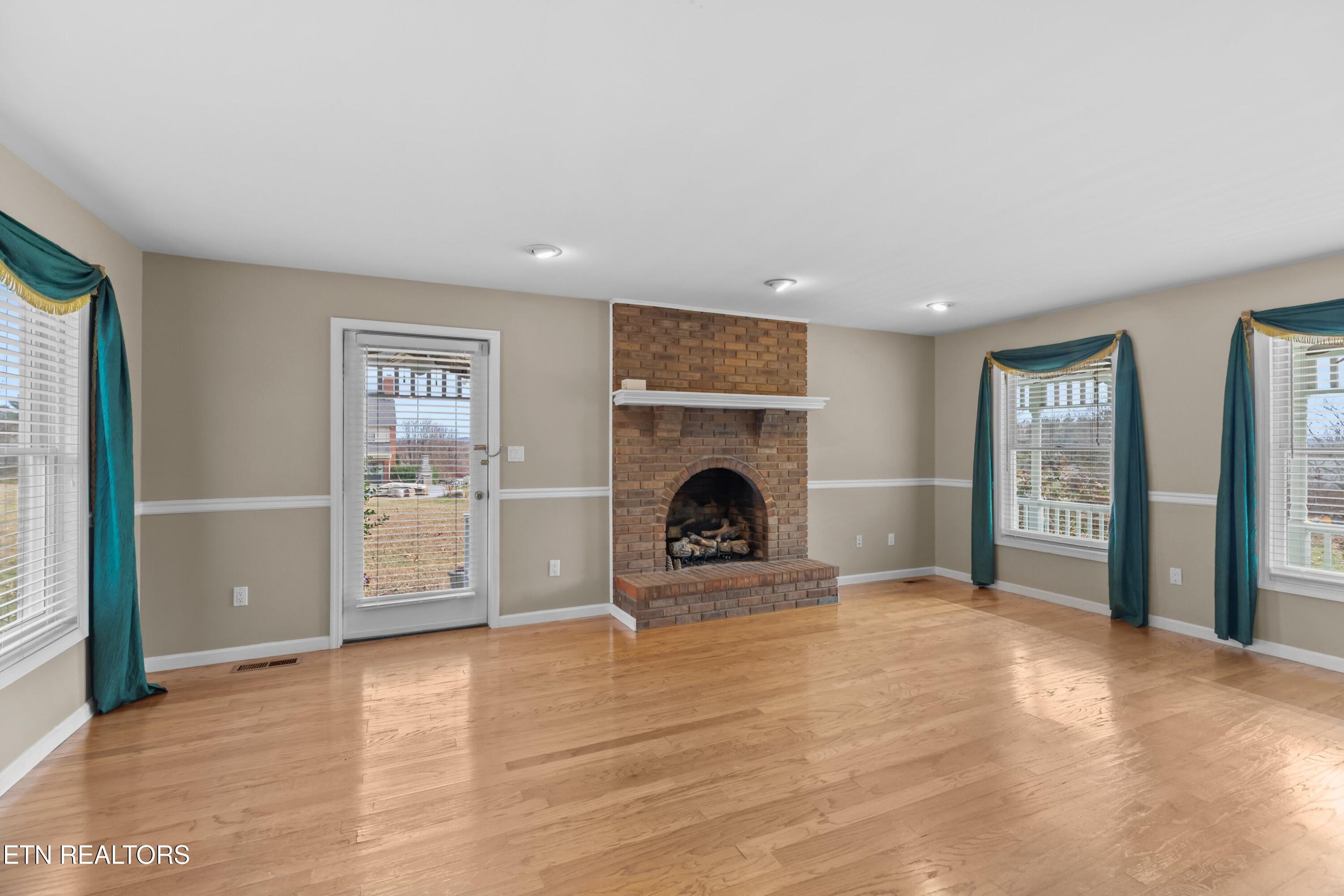 1010 Old Jacksboro Rd