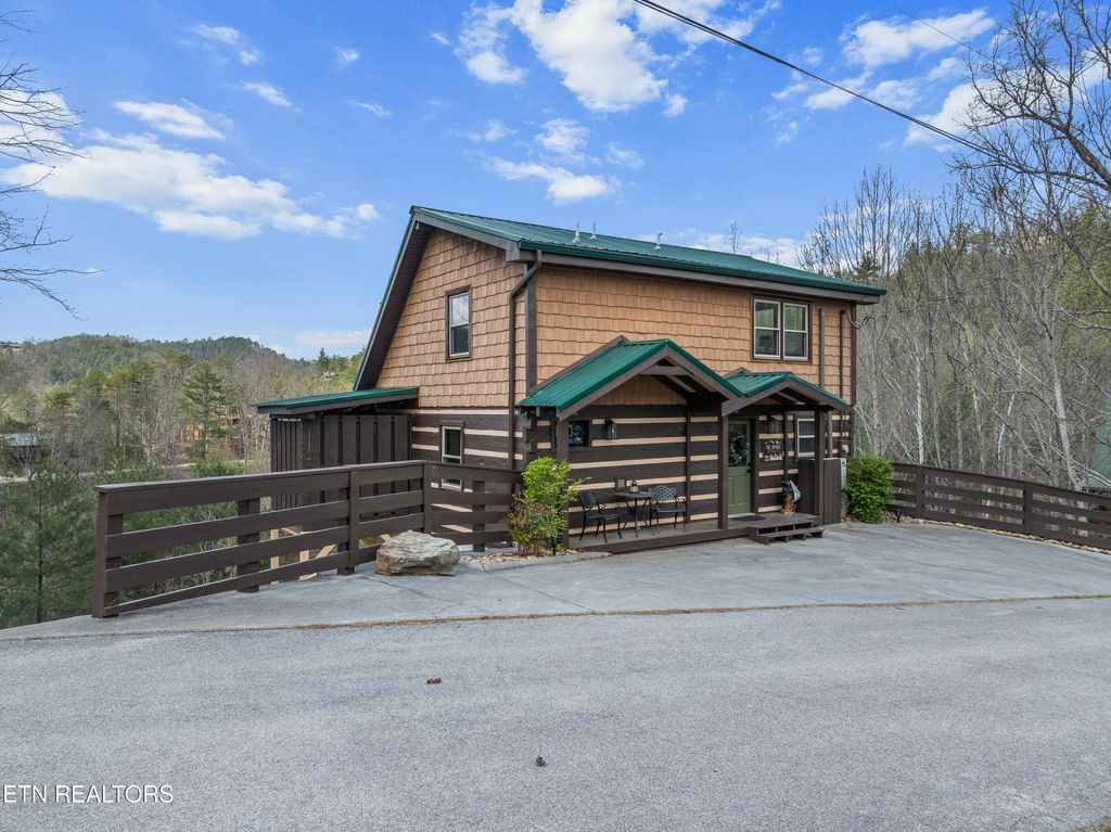 Photo of 219 Tolliver Tr, Townsend, TN 37882 (MLS # 1322780)