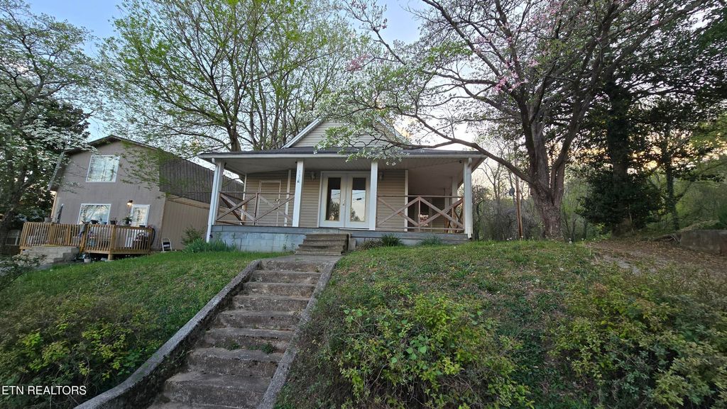Photo of 139 N Nevada Ave, LaFollette, TN 37766 (MLS # 1335570)