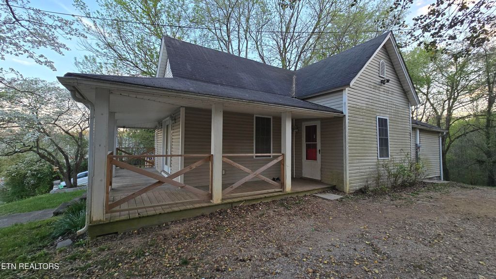 Photo of 139 N Nevada Ave, LaFollette, TN 37766 (MLS # 1335570)