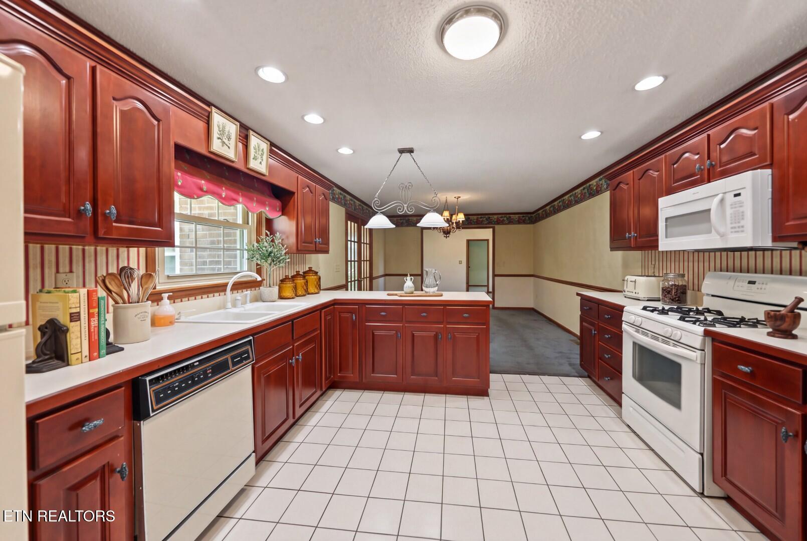 1235 Golf Course Rd