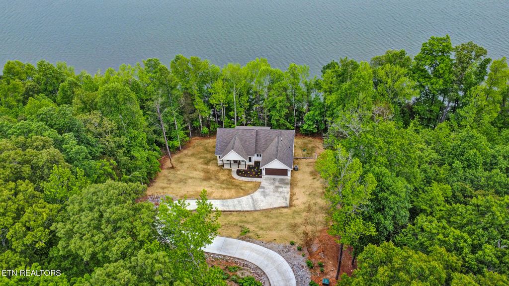 Photo of 243 E Shore Drive, Rockwood, TN 37854 (MLS # 1299682)