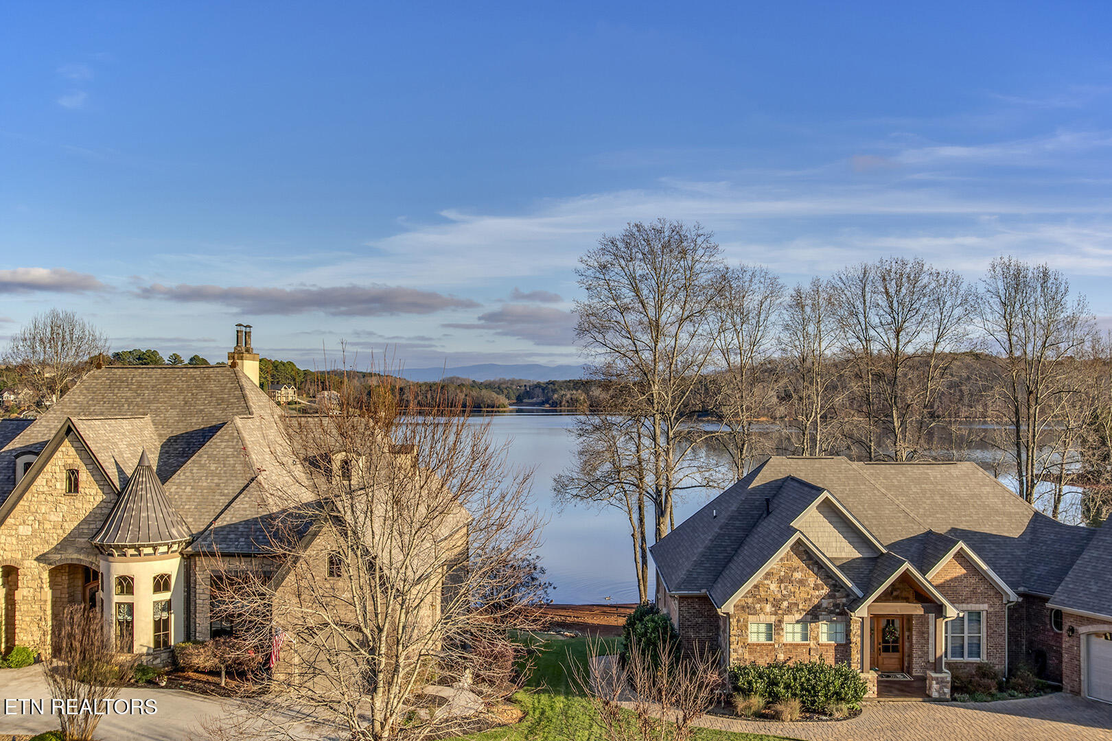 Vonore, Tennessee, 37885, United States, 5 Bedrooms Bedrooms, ,4 BathroomsBathrooms,Residential,Active,2036035
