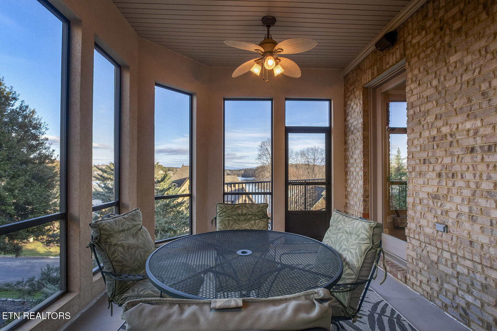 Vonore, Tennessee, 37885, United States, 5 Bedrooms Bedrooms, ,4 BathroomsBathrooms,Residential,Active,2036035