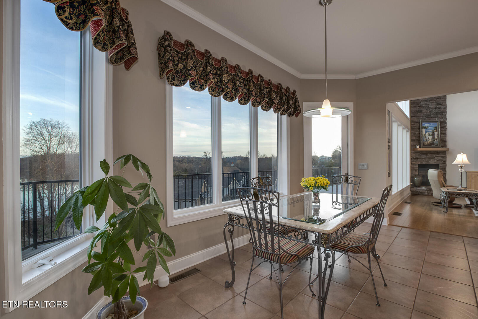 Vonore, Tennessee, 37885, United States, 5 Bedrooms Bedrooms, ,4 BathroomsBathrooms,Residential,Active,2036035