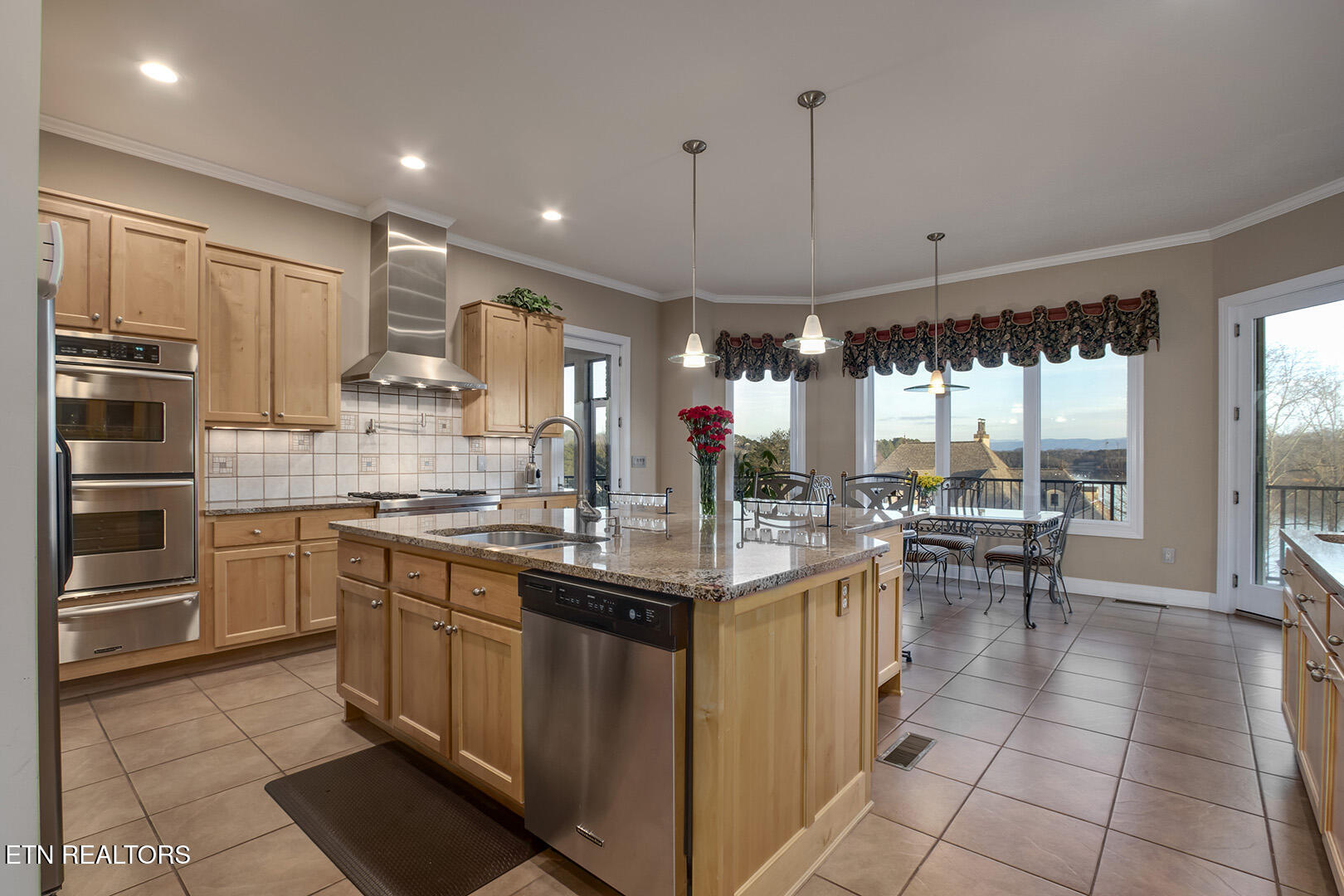 Vonore, Tennessee, 37885, United States, 5 Bedrooms Bedrooms, ,4 BathroomsBathrooms,Residential,Active,2036035