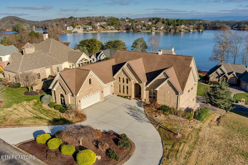 Photo of 1490 Rarity Bay Pkwy, Vonore, TN 37885 (MLS # 1336418)