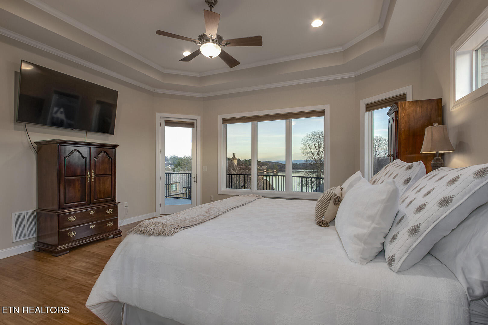 Vonore, Tennessee, 37885, United States, 5 Bedrooms Bedrooms, ,4 BathroomsBathrooms,Residential,Active,2036035