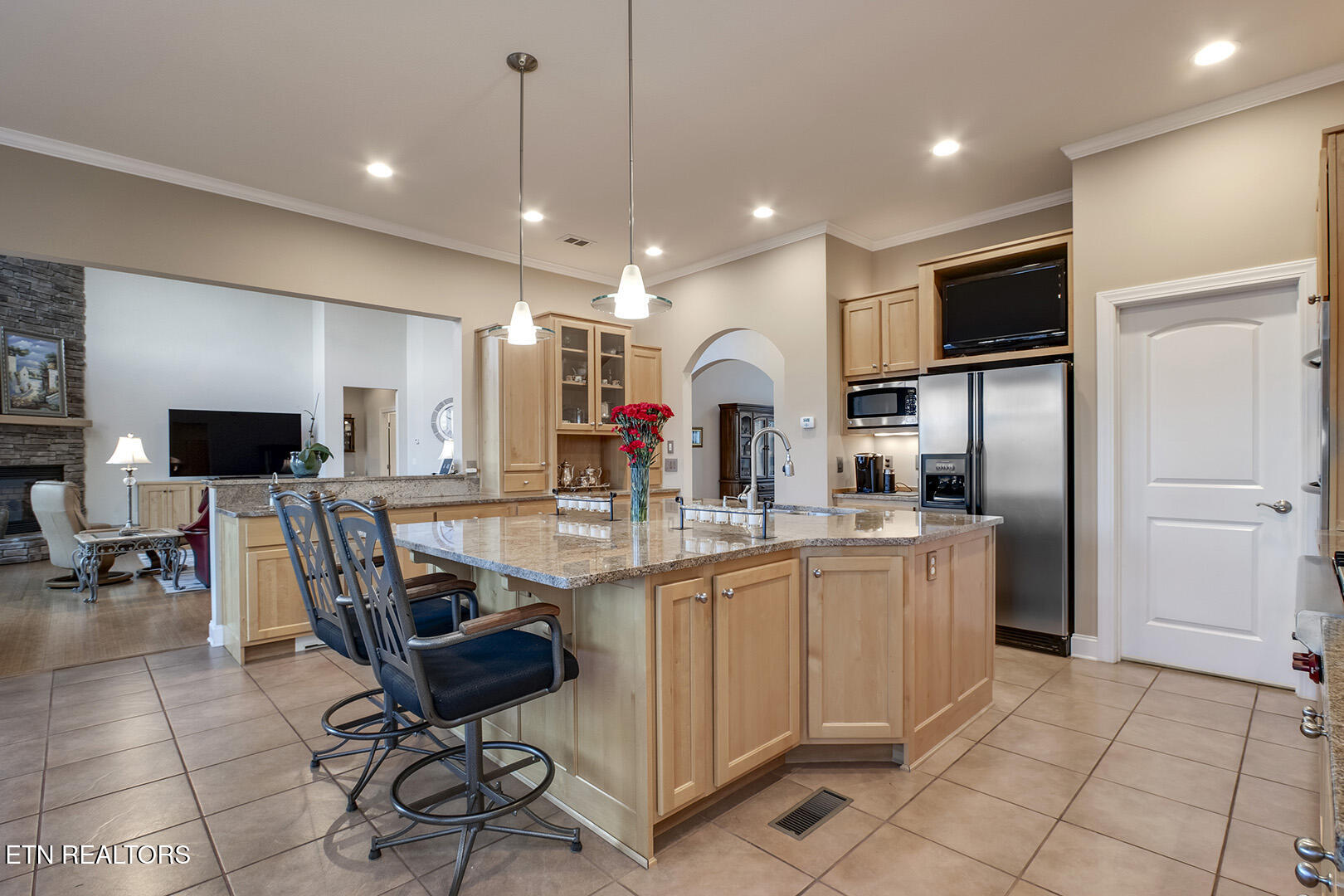Vonore, Tennessee, 37885, United States, 5 Bedrooms Bedrooms, ,4 BathroomsBathrooms,Residential,Active,2036035