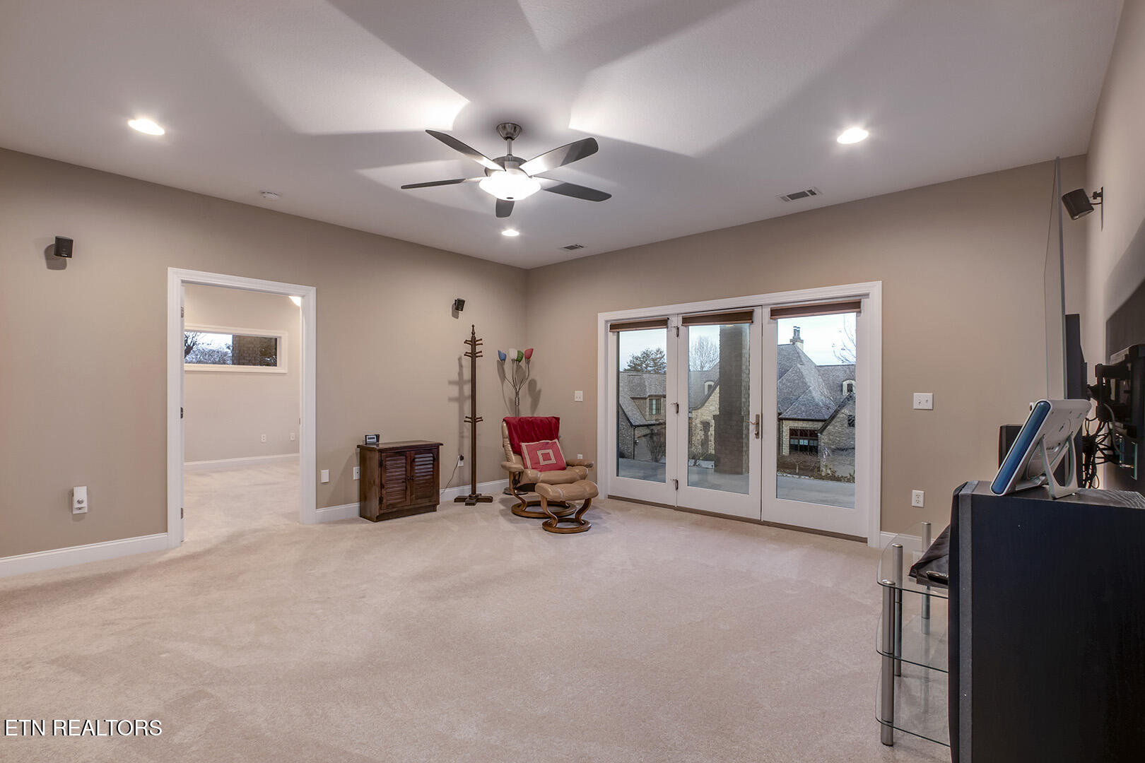 Vonore, Tennessee, 37885, United States, 5 Bedrooms Bedrooms, ,4 BathroomsBathrooms,Residential,Active,2036035