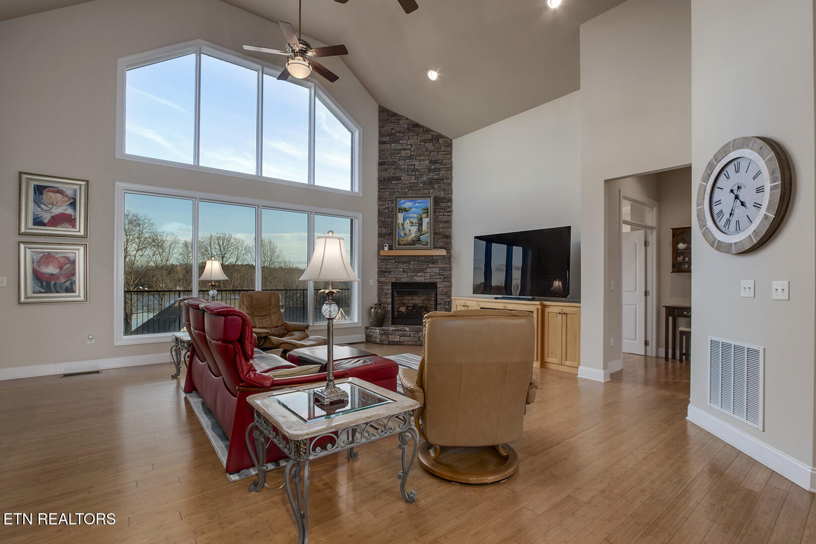 Vonore, Tennessee, 37885, United States, 5 Bedrooms Bedrooms, ,4 BathroomsBathrooms,Residential,Active,2036035