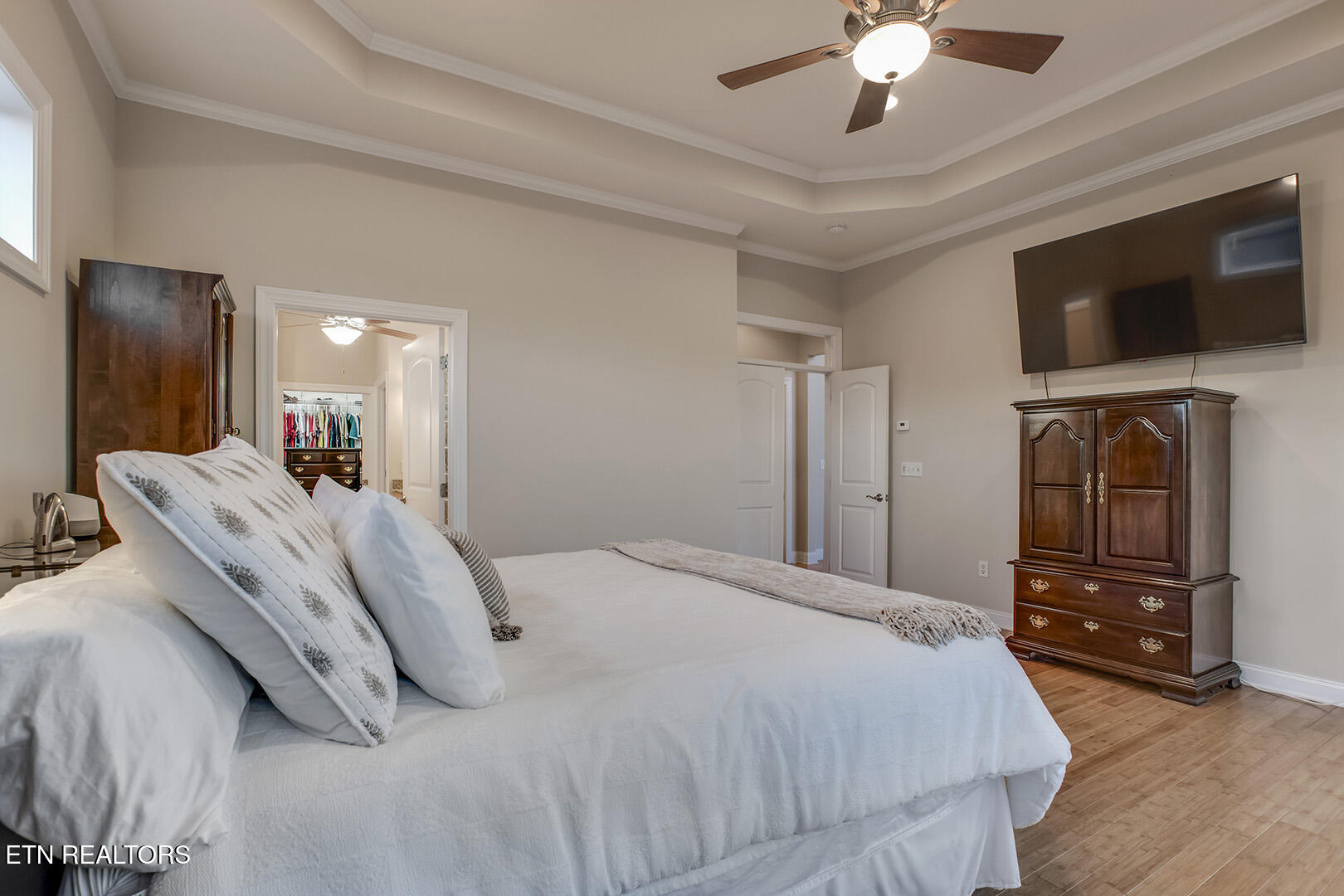 Vonore, Tennessee, 37885, United States, 5 Bedrooms Bedrooms, ,4 BathroomsBathrooms,Residential,Active,2036035