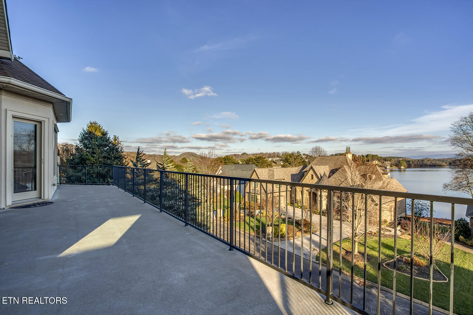 Vonore, Tennessee, 37885, United States, 5 Bedrooms Bedrooms, ,4 BathroomsBathrooms,Residential,Active,2036035
