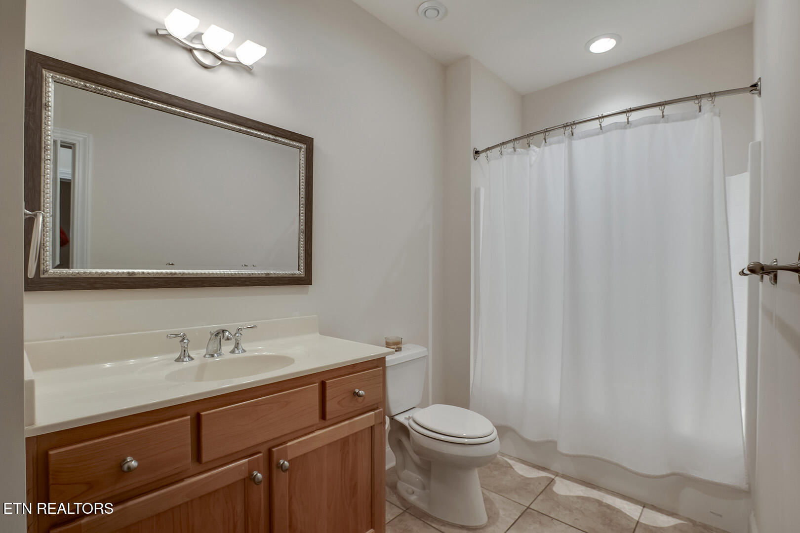 Vonore, Tennessee, 37885, United States, 5 Bedrooms Bedrooms, ,4 BathroomsBathrooms,Residential,Active,2036035