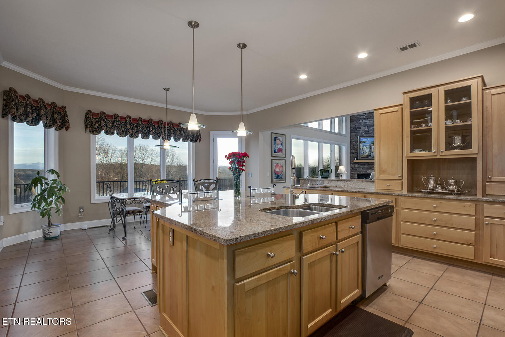 Vonore, Tennessee, 37885, United States, 5 Bedrooms Bedrooms, ,4 BathroomsBathrooms,Residential,Active,2036035