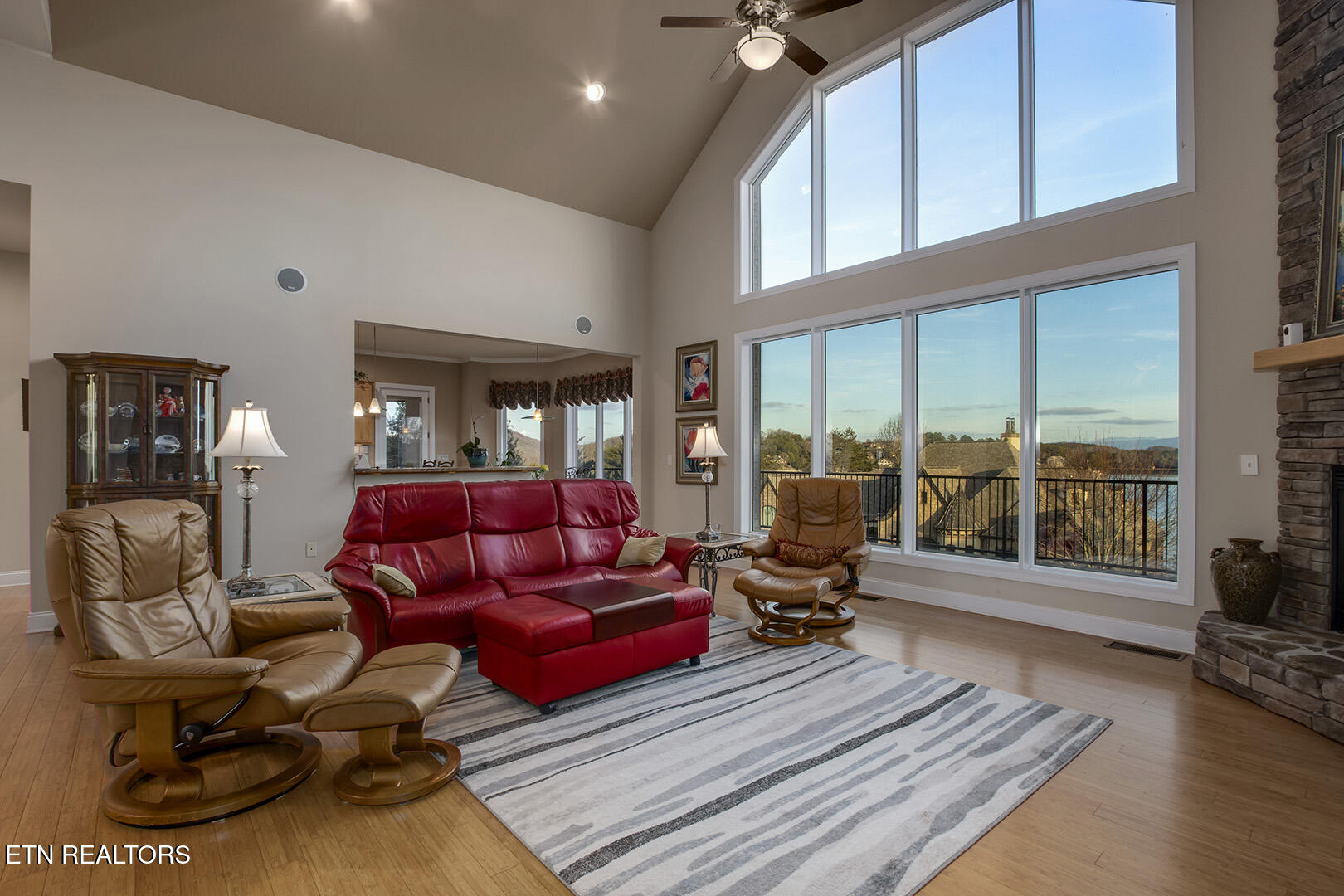 Vonore, Tennessee, 37885, United States, 5 Bedrooms Bedrooms, ,4 BathroomsBathrooms,Residential,Active,2036035