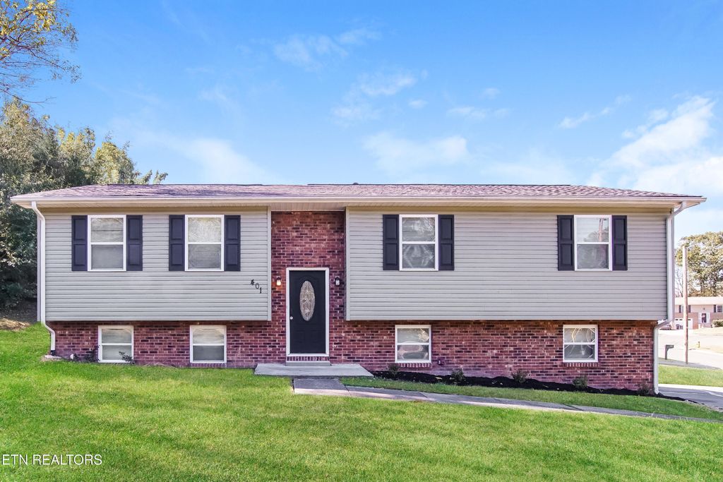 Photo of 401 Swanee Drive, Maryville, TN 37804 (MLS # 1320095)