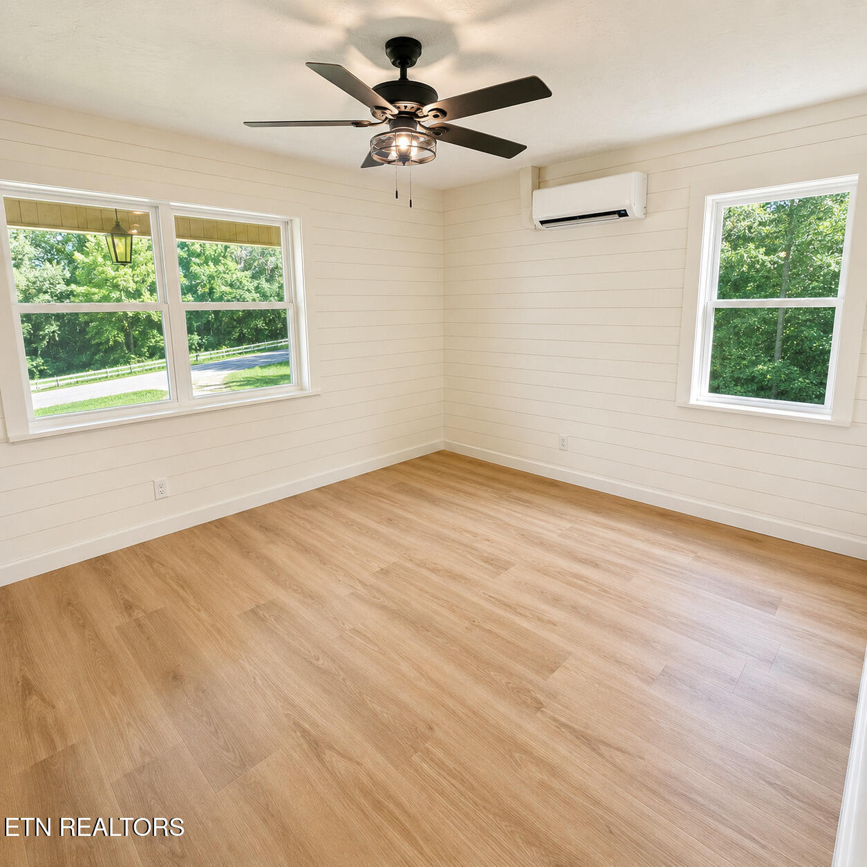 1944 Pine View Drive