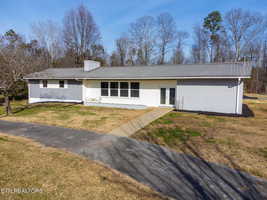 Photo of 940 Riley Drive, Lenoir City, TN 37771 (MLS # 1325497)