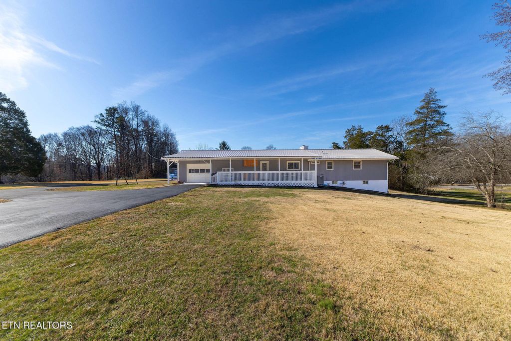 Photo of 940 Riley Drive, Lenoir City, TN 37771 (MLS # 1325497)