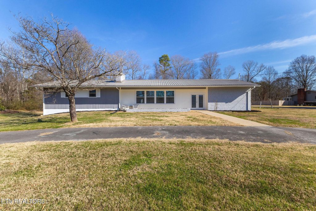 Photo of 940 Riley Drive, Lenoir City, TN 37771 (MLS # 1325497)