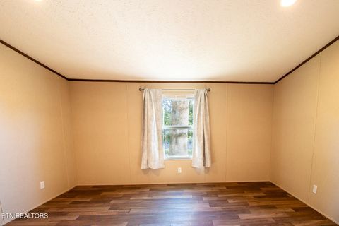 Tiny photo for 157 Beech St, Harriman, TN 37748 (MLS # 1318986)