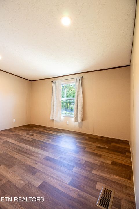 Tiny photo for 157 Beech St, Harriman, TN 37748 (MLS # 1318986)