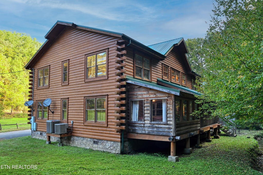 Photo of 307 Caney Creek Rd, Pigeon Forge, TN 37863 (MLS # 1359060)