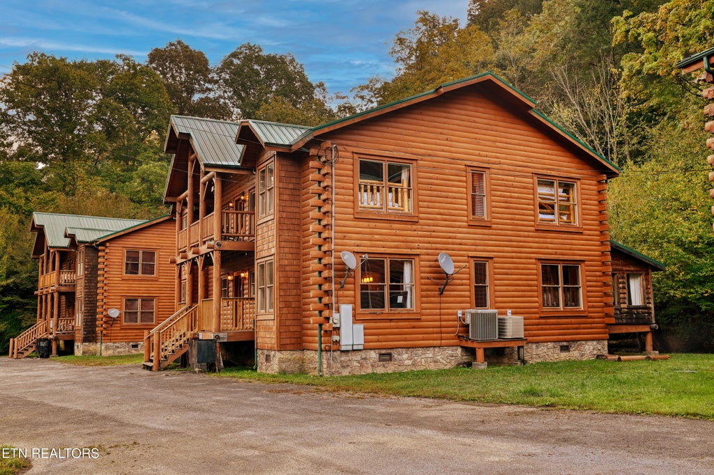 Photo of 307 Caney Creek Rd, Pigeon Forge, TN 37863 (MLS # 1359060)