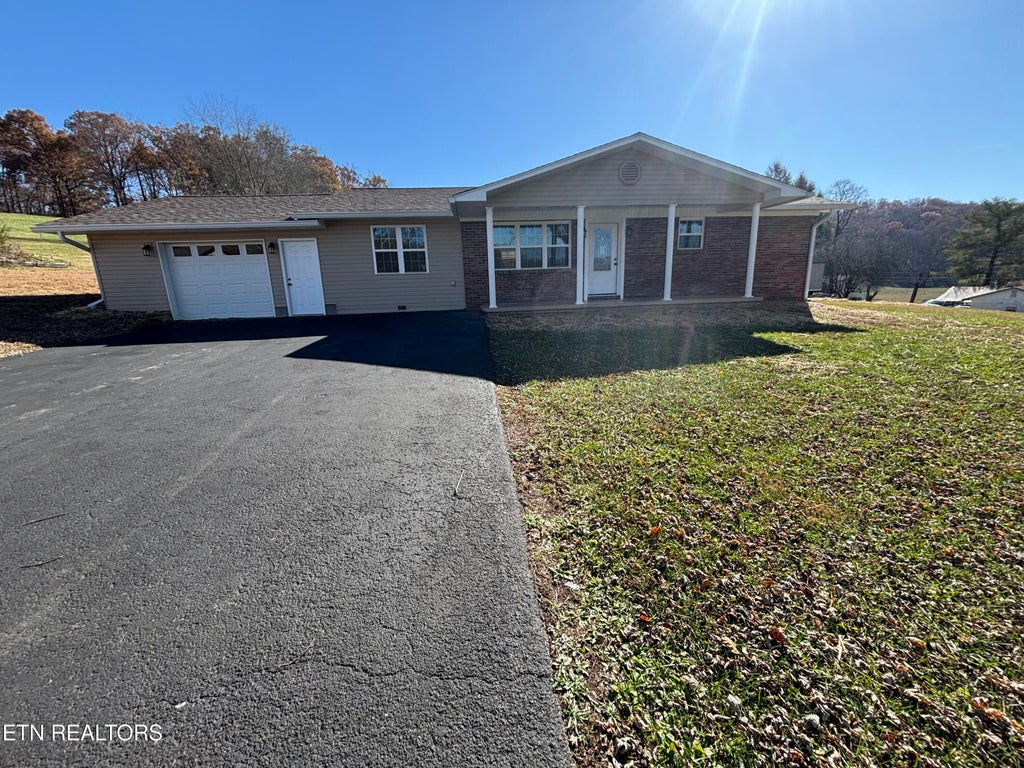 Photo of 134 Vista Drive, New Tazewell, TN 37825 (MLS # 1352745)