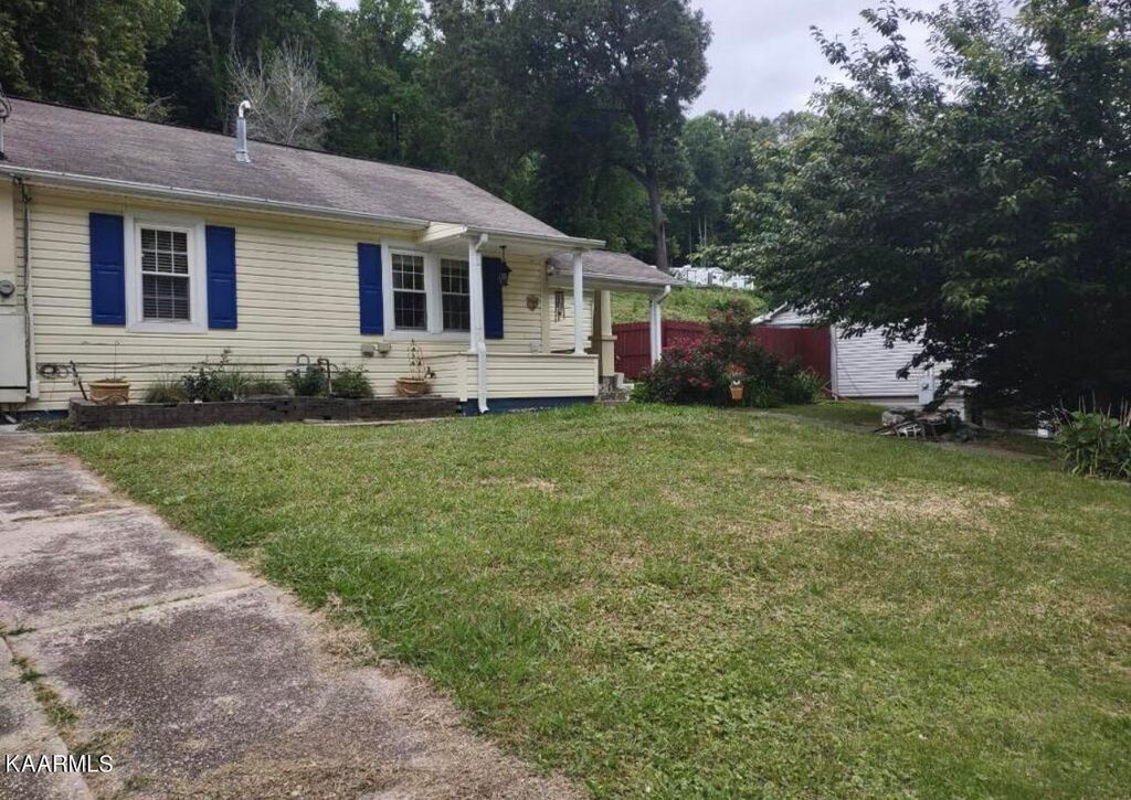 Photo of 630 W Tri County Blvd, Oliver Springs, TN 37840 (MLS # 1228639)