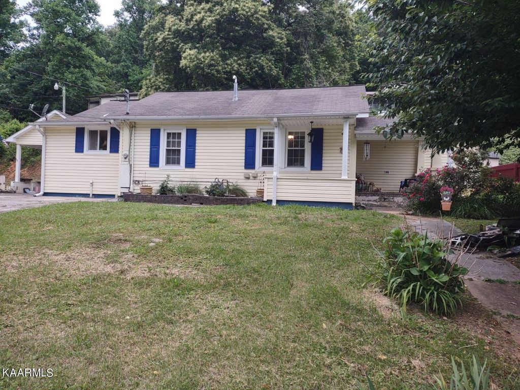 Photo of 630 W Tri County Blvd, Oliver Springs, TN 37840 (MLS # 1228639)