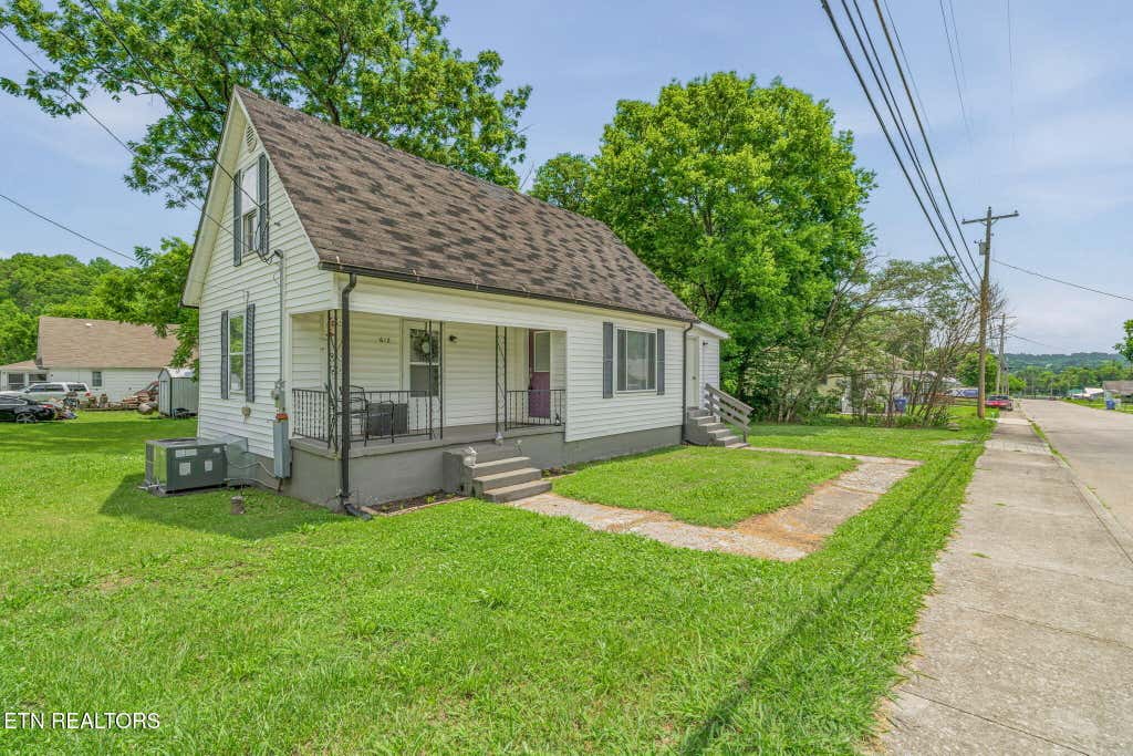 Photo of 612 W Strang St, Rockwood, TN 37854 (MLS # 1344318)