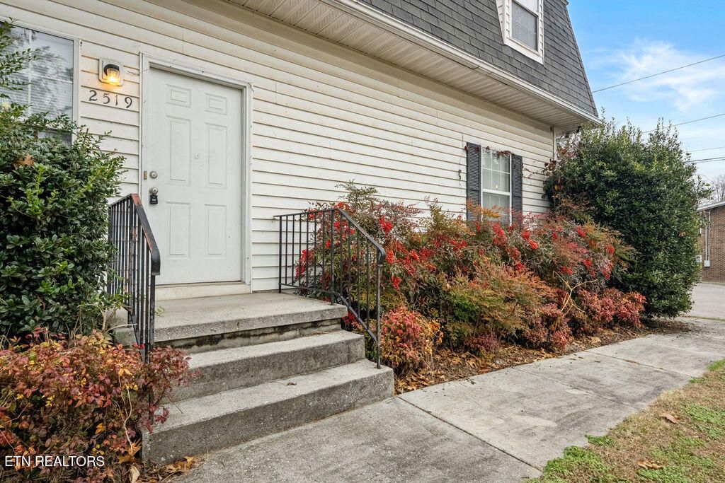 Photo of 2517 Cedar Lane, Knoxville, TN 37918 (MLS # 1324419)