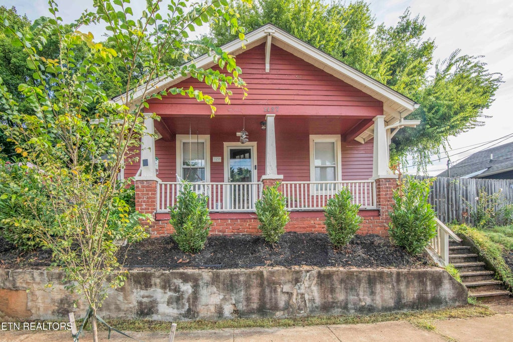 Photo of 1137 Overton Place, Knoxville, TN 37917 (MLS # 1353638)