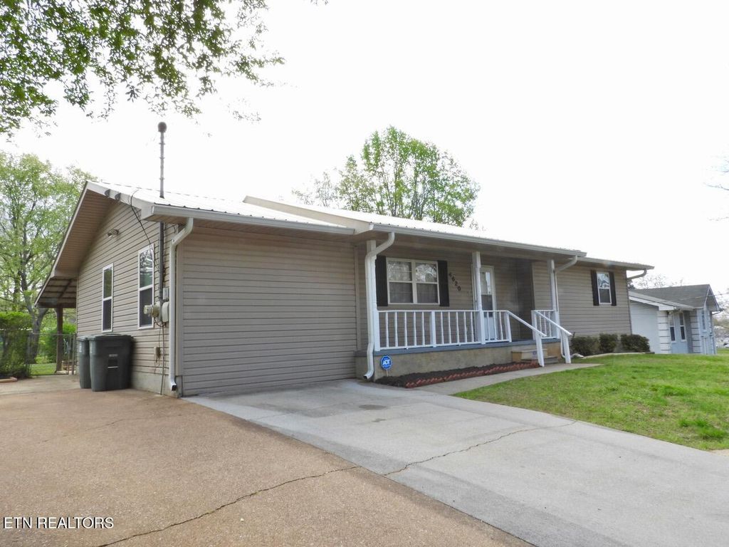 Photo of 4620 Jersey Pike, Chattanooga, TN 37416 (MLS # 1334838)