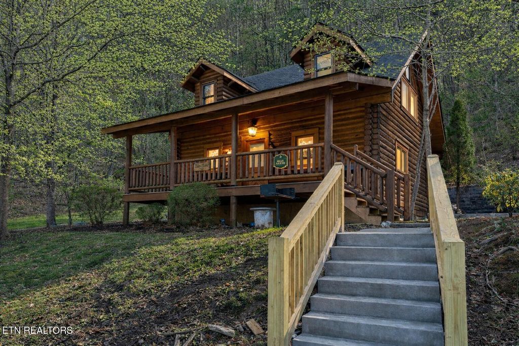 Photo of 3221 Smoky Ridge Way, Sevierville, TN 37862 (MLS # 1330197)