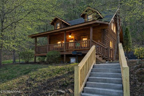 Photo of 3221 Smoky Ridge Way, Sevierville, TN 37862 (MLS # 1330197)